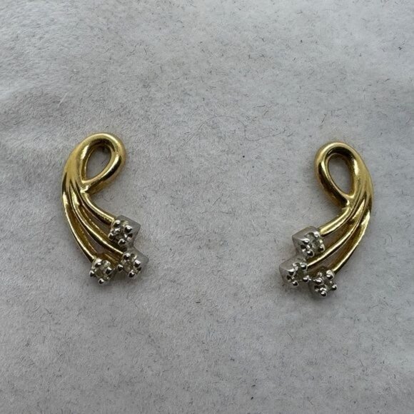 14K Yellow Gold Diamond Earrings 3 Stones‎ Vintage Swirl Design - Picture 2 of 8